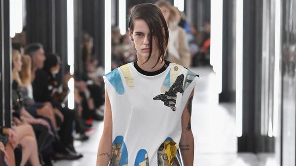 Foto: Model Transgender Dominasi Catwalk Louis Vuitton di Paris Fashion Week