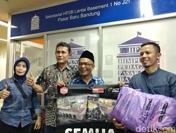 Peduli Sulteng, Pedagang di Bandung Sumbang Baju dan Kerudung