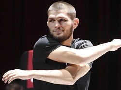 Jika Tarung di MMA, Mayweather Jadi Mangsa Empuk Khabib Nurmagomedov