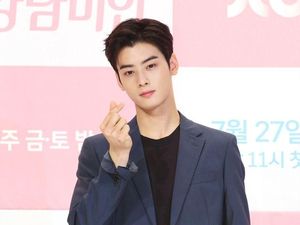 Annyeong! Eunwoo ASTRO Sambangi Jakarta 28 Oktober