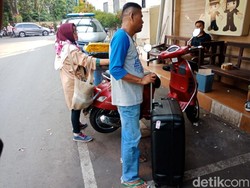 Pengacara Antar Koper Berisi Baju dan Obat untuk Ratna Sarumpaet