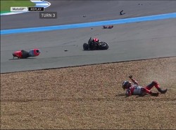 Ini Video Kecelakaan Lorenzo dan Kondisi Motornya Usai Crash