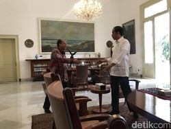 Senyum Merekah Sutopo BNPB Nge-vlog Bareng Jokowi