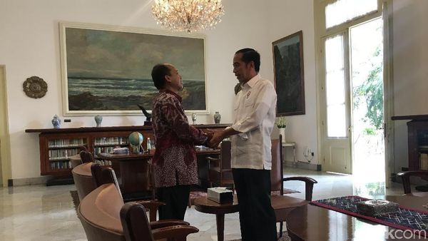 Foto: Impian Sutopo BNPB Salaman dengan Jokowi Akhirnya Terwujud
