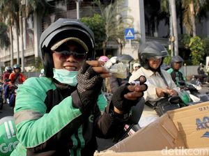 Masker ala Ojek Online, Efektif Nggak Sih Tangkal Polusi?