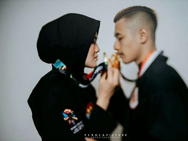7 Potret Romantis Pasangan Emas Hanifan-Pipiet yang Baru Menikah