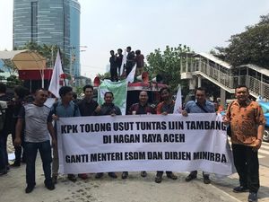 Senator Aceh Demo di KPK, Tuntut Usut Izin Tambang Emas
