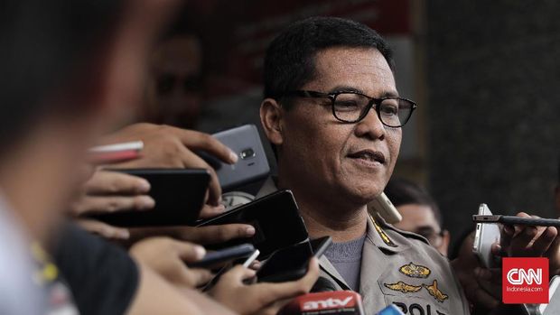 Satgas Anti Mafia Bola masih menunggu laporan pemeriksaan tersangka Vigit Waluyo di Jawa Timur.