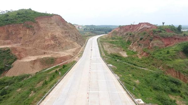 Tembus Bukit, Ini Penampakan Tol Bakauheni-Terbanggi Besar