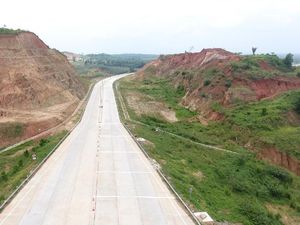 Besok Jokowi Resmikan Tol Terpanjang di RI