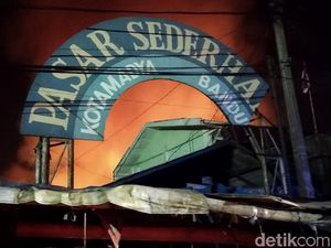 Api Ludeskan 2 Los Pedagang Pasar Sederhana Bandung Api Ludeskan 2 Los Pedagang Pasar Sederhana Bandung