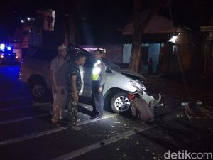 Tabrak Pohon di Jalur Utama Tulungagung, Penumpang Mobil Tewas