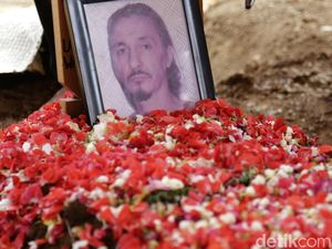 Keharuan di Pemakaman Rudy Wowor Keharuan di Pemakaman Rudy Wowor