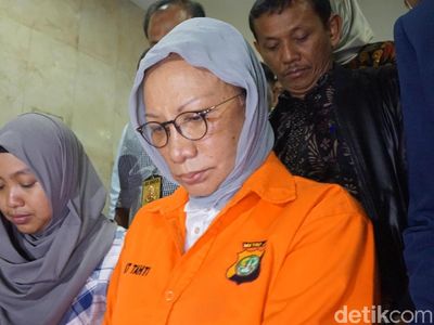 Foto: Ratna Sarumpaet dari Berbohong Hingga Ditahan Polisi