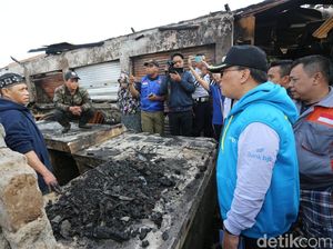 Oded Tinjau Lokasi Kebakaran Pasar Sederhana Selama Satu Jam Oded Tinjau Lokasi Kebakaran Pasar Sederhana Selama Satu Jam