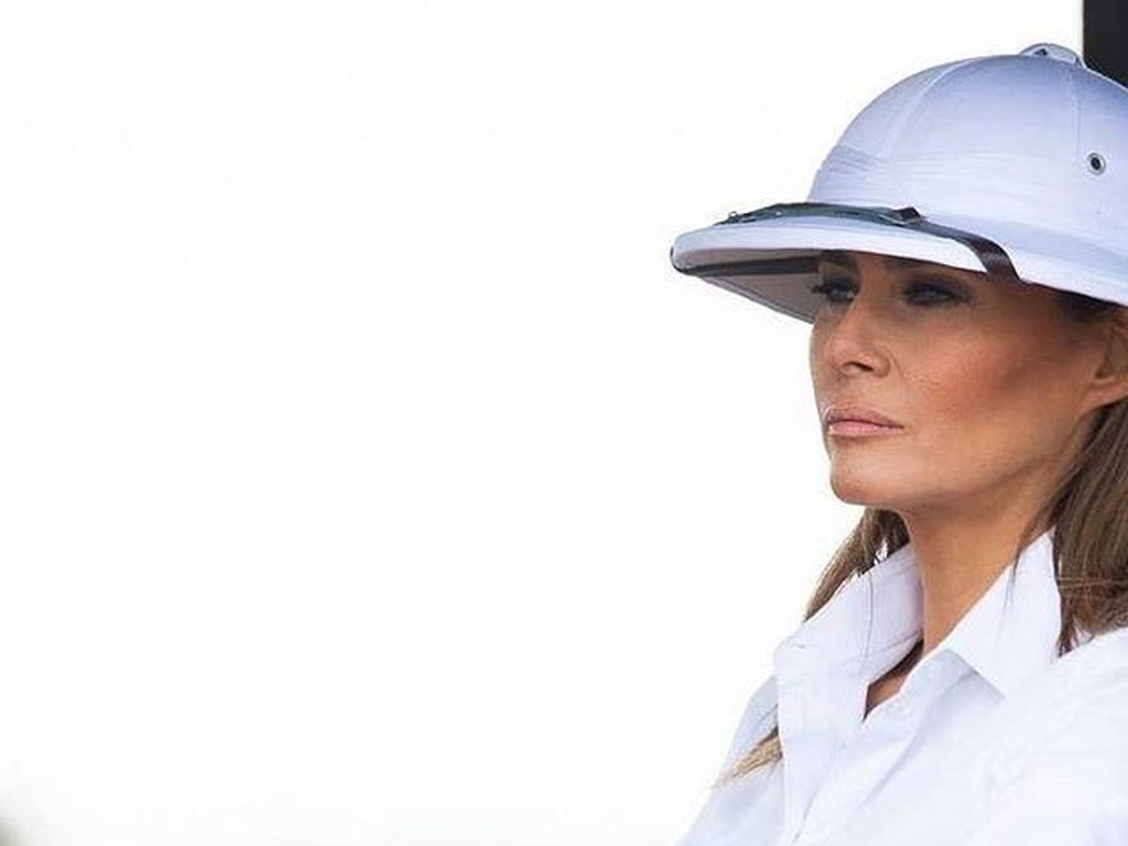 Melania Trump Marah karena Ditampilkan Mirip Penari Striptis di Videoklip Melania Trump Marah karena Ditampilkan Mirip Penari Striptis di Videoklip