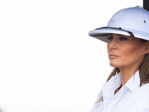 Melania Trump Kesal Banget Selalu Dikritik Soal Gaya Busananya Melania Trump Kesal Banget Selalu Dikritik Soal Gaya Busananya