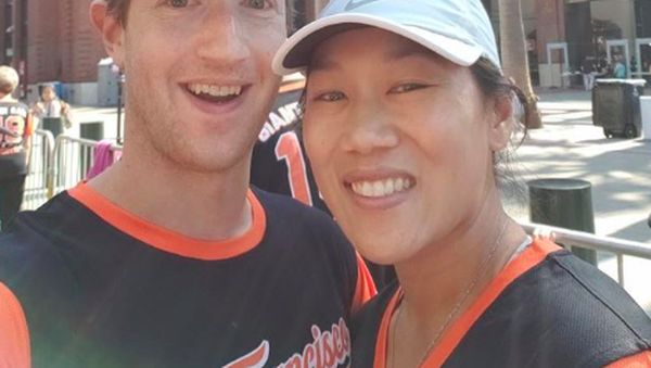 Gaya Apa Adanya Istri Zuckerberg yang Bikin Heran