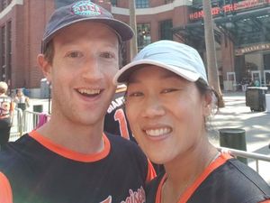 Gaya Apa Adanya Istri Zuckerberg yang Bikin Heran