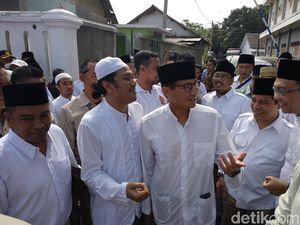 Sandiaga Uno Ajak Santri Olah Hasil Pertanian Khas Probolinggo Sandiaga Uno Ajak Santri Olah Hasil Pertanian Khas Probolinggo