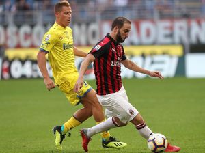 Hasil Liga Italia: Higuain Dua Gol, Milan Taklukkan Chievo 3-1