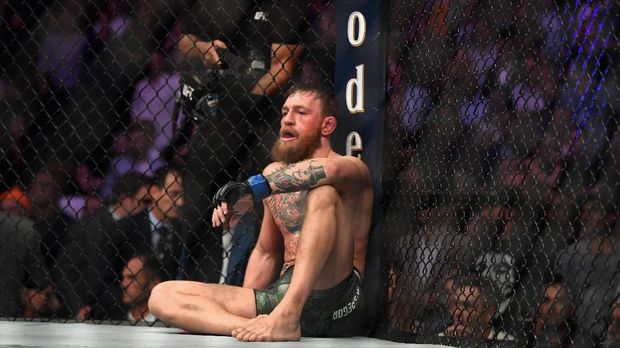 Conor McGregor dikalahkan Khabib Nurmagomedov pada ronde keempat di UFC 229.