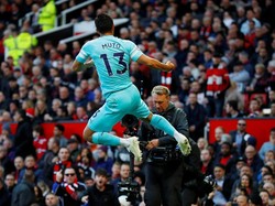 Gol balasan belum bisa dicetak, gawang MU justru kebobolan lagi hanya tiga menit kemudian. Yoshinori Muto memperbesar keunggulan Newcastle menjadi 2-0. (Foto: Phil Noble/Reuters)