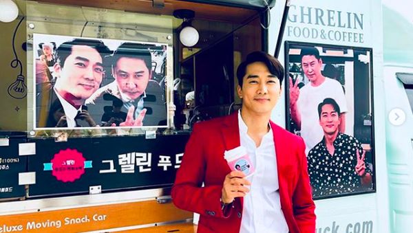 Ini 8 Bukti Si Ganteng Song Seung-heon Doyan Makan