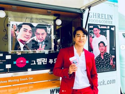 Ini 8 Bukti Si Ganteng Song Seung-heon Doyan Makan