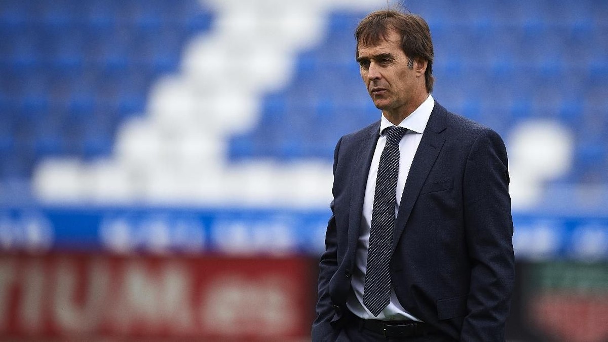 Masa depan Julen Lopetegui sebagai pelatih Real Madrid dispekulasikan menyusul hasil negatif yagn dituai Los Blancos ( Foto: Juan Manuel Serrano Arce/Getty Images)