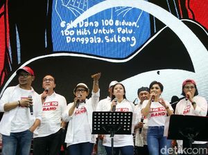 Elek Yo Band Ngamen untuk Korban Gempa Sulteng Elek Yo Band Ngamen untuk Korban Gempa Sulteng