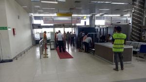 Sepekan Pasca Gempa Terminal Bandara Palu Kembali Beroperasi