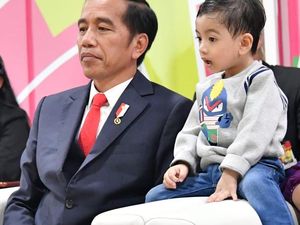 6 Gaya Stylish Cucu Jokowi Jan Ethes, Pakai Baju Harga Rp 4 Jutaan