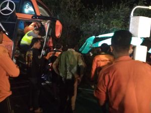 Ini Penyebab Bus Rombongan Peziarah Tabrak Tebing di Sarangan
