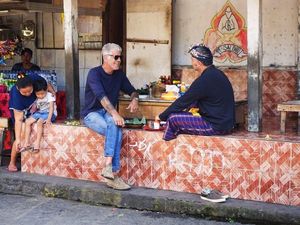 Episode Terakhir Anthony Bourdain Parts Unknown Akan Tayangkan Kuliner Indonesia Episode Terakhir Anthony Bourdain Parts Unknown Akan Tayangkan Kuliner Indonesia