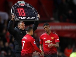 MU melakukan tiga pergantian pemain lebih awal. Juan Mata, Marouane Fellaini, dan Alexis Sanchez masuk di babak kedua. Para pemain pengganti inilah yang memegang kunci bangkitnya Setan Merah. (Foto: Carl Recine/Action Images via Reuters)