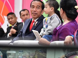 So Sweet! Presiden Jokowi Sempatkan Beli Oleh-oleh untuk Cucunya