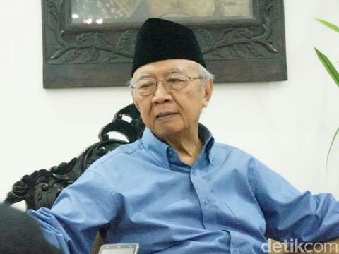 Mengenang Kisah Cinta Gus Sholah dan Farida, Berawal dari Boncengan Vespa