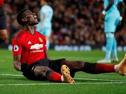 Kiper Newcastle Martin Dubravka juga tampil oke untuk menepis bola tembakan Paul Pogba. Tak mengherankan jika Pogba gemas. (Foto: Phil Noble/Reuters)
