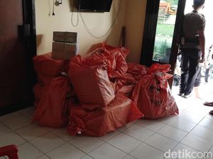 Paket Uang Misterius yang Ditemukan di Mamuju Dititip Pria dari Palu Paket Uang Misterius yang Ditemukan di Mamuju Dititip Pria dari Palu