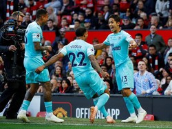 MU dikejutkan dengan gol cepat The Toons Army yang dicetak Kenedy saat pertandingan barju berjalan tujuh menit. (Foto: Phil Noble/Reuters)
