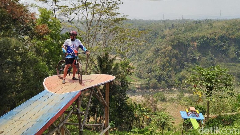 Grand Sayang Kaak, destinasi wisata Instagramable gres di Ciamis (Dadang/detikTravel) Grand Sayang Kaak, destinasi wisata Instagramable gres di Ciamis (Dadang/detikTravel)