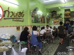 Bisa Jajan Chicken Rice Enak di Sini Sebelum Belanja ke Platinum