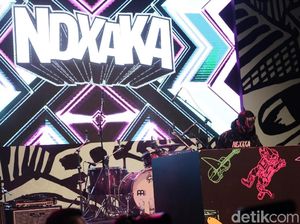 Lirik Lagu Tewas Tertimbun Masa Lalu NDX AKA dan Terjemahannya