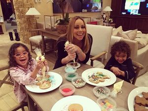 Pesona Diva Mariah Carey, Saat Masak Lasagna hingga Makan Bareng Kekasih