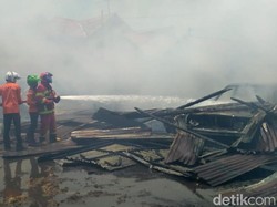 Kebakaran di Pekalongan Ludeskan 8 Mobil dan Truk