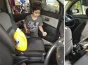 Super Polos, Gadis Ini Bersihkan Interior Mobil seperti Cuci Baju