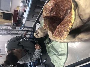 Hii..! Di Tempat Ini Bisa Makan Malam Sambil Bedah Mayat Hii..! Di Tempat Ini Bisa Makan Malam Sambil Bedah Mayat