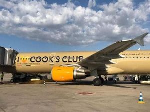 Tulisan di Badan Pesawat Ini Dianggap Cabul, Masa Sih?