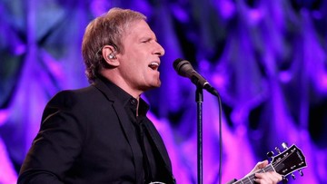 Michael Bolton: Perjalanan Inspiratif Menghadapi Kanker Otak yang Menguji Nyawanya!